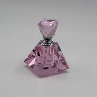 Vente en gros de flacons de parfum en cristal transparent personnalisés de luxe en forme de pyramide rose diamant de 3 ml, 6 ml et 12 ml pour les soins personnels