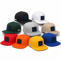 Casquette à visière plate perforée personnalisée OEM ODM avec patch logo en relief et étiquette latérale argentée pour les marques de streetwear de créateurs