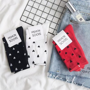 <span class=keywords><strong>Chaussettes</strong></span> <span class=keywords><strong>rouges</strong></span> personnalisées pour la fête du printemps <span class=keywords><strong>Chaussettes</strong></span> à tube moyen Grandes <span class=keywords><strong>chaussettes</strong></span> <span class=keywords><strong>rouges</strong></span> pour système solaire pour femmes - Product Image 2