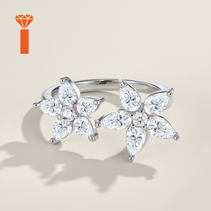 Anello Unico Fatto a Mano con Fiore in Moissanite, Argento S925, Leggermente Diverso, Perfetto per Chi Ama Gioielli Unici - Product Image 2