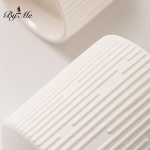 Bougie parfumée artisanale de luxe, écologique, en cire de soja biologique, en céramique et porcelaine, avec étiquette privée, pour les fêtes - Product Image 4