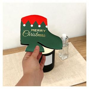 Le design détaillé sur le thème des bottes les rend uniques comme un accessoire de vacances haut de gamme - Product Image 1