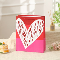 Sac cadeau en papier blanc universel au design adorable pour la Saint-Valentin, idéal pour l'emballage de cadeaux et le shopping.