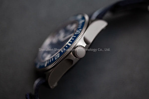 Montre pour homme avec boîtier en titane de 42 mm, affichage à aiguilles, bracelet en acier inoxydable, mouvement mécanique automatique par ETA - Product Image 4