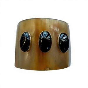 กำไลข้อมือทำมือจากเขาควายธรรมชาติ ดีไซน์ทันสมัย ขัดเงา เป็นมิตรกับสิ่งแวดล้อม รุ่นใหม่มาแรงสำหรับผู้หญิง - Product Image 1