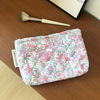 Tas Makeup Portabel Motif Bunga Merah Tua Gaya Retro, Clutch Genggam Berlapis, Tas Penyimpanan Persegi dengan Ritsleting, Tas Perlengkapan Mandi Estetis