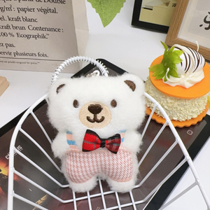 Pendentif en peluche ours blanc doux et moelleux, style vintage, avec salopette à carreaux et nœud papillon à carreaux, porte-clés avec chaîne à perles pour sac ou cadeau - Product Image 4