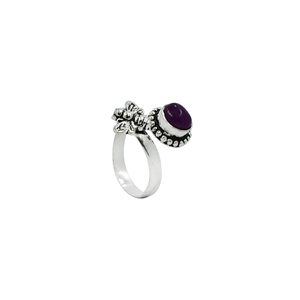 Bague unisexe artisanale en argent 925 plaqué argent oxydé, style bohème, avec améthyste violette de 7 mm sertie clos et en sangle. - Product Image 3