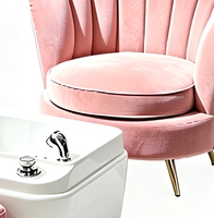 Fauteuil de pédicure haut de gamme personnalisé en velours rose avec dossier coquille, pieds dorés et repose-pieds pour salon de manucure, SPA, villa de bien-être