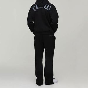 Sudadera con Capucha Negra con Estampado de Letras Góticas y Pantalones Deportivos Personalizados para Hombre, Conjunto de Dos Piezas - Product Image 2