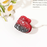 2024 mignon coeur conception pinces à griffes accessoires de cheveux Mini petite taille bonbons amour coloré en plastique pinces à cheveux pour fille