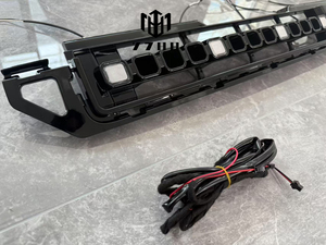 Rejilla Delantera Central Mejorada para Land Rover Defender 2020+ Estilo OCTA con Luces LED, Versión de Luz Automática de Baja a Alta Intensidad - Product Image 2