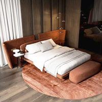 Lit double en velours avec tête de lit large, style minimaliste italien, design de luxe pour villa, chambre principale, lit rembourré doux