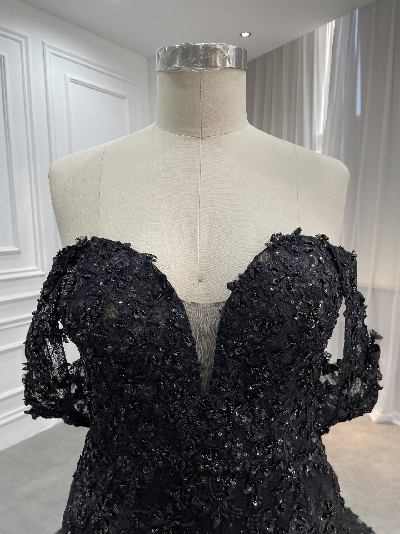 FAIRY BOUTIQUE Abito Donna Con Spalle Scoperte: Maniche Corte In Pizzo Floreale Foderato, Girocollo, Taglie Forti (44-28/US 10-24) Colore Nero – Eleganza Morbida
