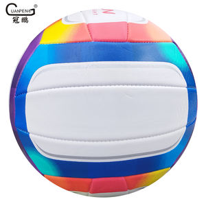 Vente en gros de ballon de <span class=keywords><strong>volley</strong></span>-<span class=keywords><strong>ball</strong></span> officiel de taille 5 en PVC souple cousu à la machine avec logo personnalisé multicolore de bonne qualité pour la promotion - Product Image 2