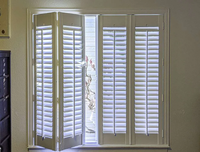 Volets intérieurs multi-matériaux en bois, PVC, composite, pleine hauteur, style café, sur mesure, pour chambre et cuisine, vente en gros