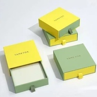 Boîte d'emballage pour bijoux en carton noir nacré neutre avec impression de logo, sur mesure