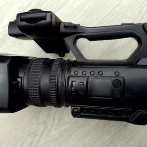 Cámara digital profesional PXW-Z150 Full HD 4K adecuada para conferencias, enseñanza y transmisión en vivo. - Product Image 1