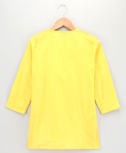 Twisha – Vêtements ethniques élégants pour garçons, Kurta jaune et rouge associé à un pyjama et une veste imprimée (6 mois – 8 ans) - Product Image 2