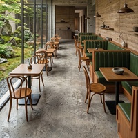 Meubles de restaurant de style western naturel et sauvage, table à manger vintage et chaises assorties pour bistro