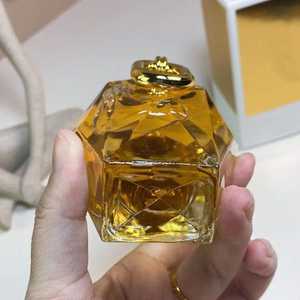 Vente en gros de <span class=keywords><strong>parfum</strong></span> homme de qualité supérieure de marque originale <span class=keywords><strong>Parfum</strong></span> longue durée <span class=keywords><strong>Parfum</strong></span> floral boisé <span class=keywords><strong>Parfum</strong></span> de haute qualité - Product Image 5