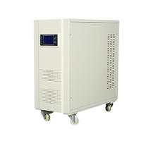 Régulateur de tension monophasé 220V dédié aux lignes de production automatisées, assurant un fonctionnement ininterrompu de l'équipement