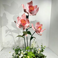 Fleur de Calla géante en EVA, imperméable et colorée, idéale pour la décoration extérieure et les décors d'événements, personnalisable en usine (OEM)