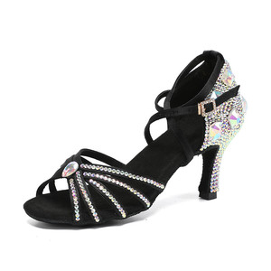 2025 femmes fête chaussures <span class=keywords><strong>de</strong></span> <span class=keywords><strong>danse</strong></span> Satin brillant <span class=keywords><strong>strass</strong></span> fond souple chaussures <span class=keywords><strong>de</strong></span> <span class=keywords><strong>danse</strong></span> <span class=keywords><strong>latine</strong></span> femme Salsa chaussures <span class=keywords><strong>de</strong></span> <span class=keywords><strong>danse</strong></span> - Product Image 2