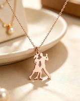 Collier de couple hypoallergénique en gros avec breloque dansante, plaqué or 18 carats, cadeau romantique pour la Saint-Valentin et l'anniversaire
