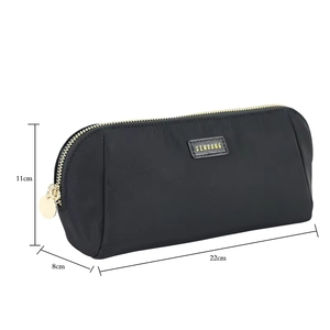 Bolsa Organizadora de Maquillaje de Nailon Negra con Logotipo Personalizado para Mujer, Bolsa de Cosméticos Personalizada con Compartimento Principal con Cierre - Product Image 2