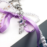 Porte-clés en crochet en forme de cœur, perles de perles, ruban de satin, accents en forme d'étoile, couleur personnalisable, taille universelle pour les sacs de téléphone, longueur de 20 cm, vente au détail