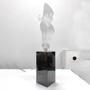 Ornement en cristal tête de cheval artisanal, verre ancien déparaffiné avec logo personnalisé, emballage cadeau pour décoration intérieure - Product Image 1