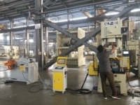 Presse à poinçonner pneumatique de 80 tonnes, moule à poinçonner, charnière de porte, ligne de production d'estampage automatique pour vente chaude