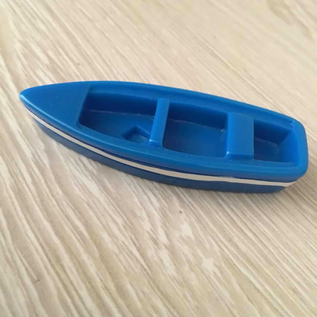 Bateau bleu de 5,6 cm de long