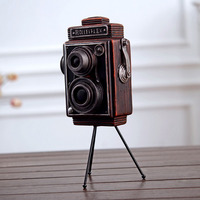 Retro camera-vormig, milieuvriendelijk, handgeschilderd hars ornament voor Pasen en Valentijnsdag, decoratie voor thuis.