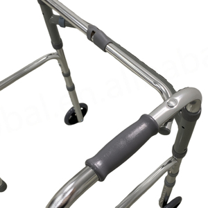 รถช่วยเดินแบบพับได้ CAREME CA913 ผลิตจากอลูมิเนียมอัลลอยด์น้ำหนักเบา พร้อมดิสก์เบรก ใช้งานง่ายสำหรับผู้สูงอายุ - Product Image 5