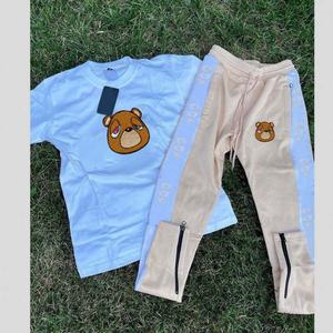 Conjunto Deportivo de Dos Piezas con Logotipo Personalizado, Camiseta y Pantalones Cortos para Hombre - Product Image 3