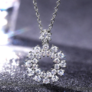 Collar con Colgante de Corona Minimalista para Mujer, Collar con Dije Redondo Incrustado Brillante, Joyería de Moda en Tono Plateado, Regalo - Product Image 2