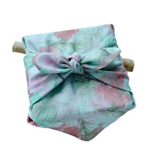 Mouchoir <span class=keywords><strong>femme</strong></span> impression numérique crêpe fleurs roses et rouges <span class=keywords><strong>tissu</strong></span> d'emballage furoshiki durable japonais - Product Image 1