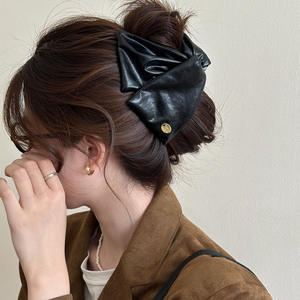 WAI XUAN Élégant Accessoire Cheveux Quotidien pour Femme en Cuir PU Fait Main Couleur Unie 16cm Pinces à Cheveux Usage Quotidien Vente en Gros pour Femmes - Product Image 2