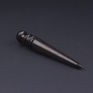 Bâton rond en <span class=keywords><strong>bois</strong></span> de santal violet pour polissage, avec fente <span class=keywords><strong>large</strong></span>, pour le façonnage des bords du cuir, la positionnement des fermetures éclair et des cartes, et le polissage DIY - Product Image 2