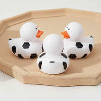 Jouets de bain exclusifs personnalisés en forme de canard en caoutchouc pour bébé, nouveauté pour la baignoire avec motifs uniques, mini-jouets en plastique en vrac, logo en vinyle