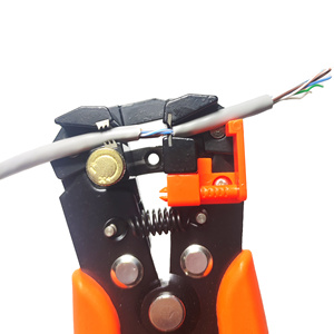 Pince à sertir et dénuder les câbles automatique 0,2-6,0 mm² – Outil multifonctionnel pour dénuder les fils - Product Image 4