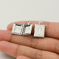 Pendentif Médaillon Photo en Acier Inoxydable Forme Livre 17,3 mm Poli Motif Croix Collier Souvenir Bijoux Vente en Gros
