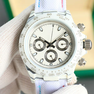 Montre personnalisée à cadran tendance et polyvalente en fibre de carbone légère avec un aspect technologique, idéale pour les montres de sport haut de gamme - Product Image 1