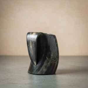 Verre en corne de Viking écologique fabriqué à la main à partir de matériaux naturels Expérience de consommation authentique pour les amateurs d'histoire - Product Image 2