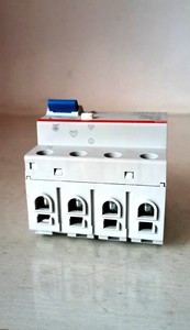 F204 B-63/0.03 2CSF204568R1630 เบรกเกอร์กระแสไฟตกค้าง PLC - Product Image 1