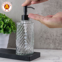 Distributeur de savon en verre transparent en spirale de 500 ml (17 oz) avec pompe noire mate pour la décoration de salle de bain d'hôtel, vente en gros