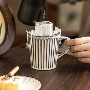 แก้วกาแฟเซรามิกดีไซน์ใหม่สไตล์ยุโรป ลายนูนลายเส้นสีขาว วินเทจ ใช้กับเครื่องล้างจานและไมโครเวฟได้ เหมาะสำหรับเป็นของขวัญ - Product Image 3