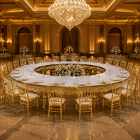 Table de Salle à Manger Serpentine en Verre avec Décorations en Cristal et Pieds en Acier Inoxydable pour Mariage